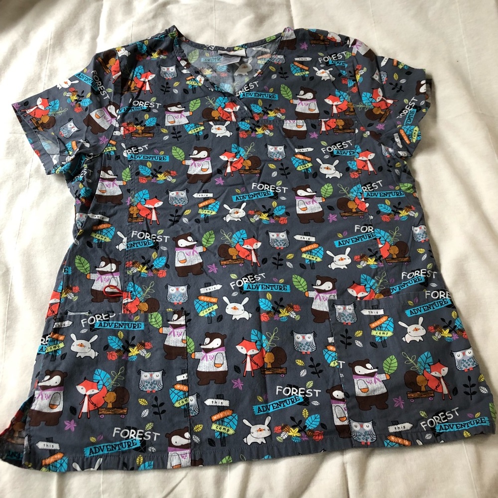 Woodland animals Scrub Top M Scrubs EUC owls print
